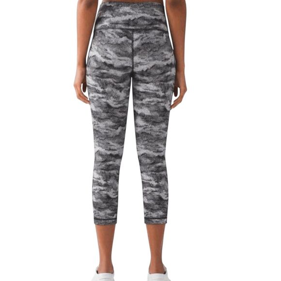 LULULEMON ATHLETICA Wunder Under Crop Hi-Rise 21" Size 6 - Picture 1 of 5